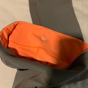 Lulu lemon reversible wunder under capris. Size 8